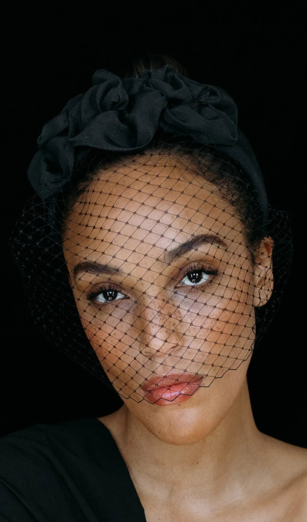 Triple Rosette With Veil In Black Flowering Girl