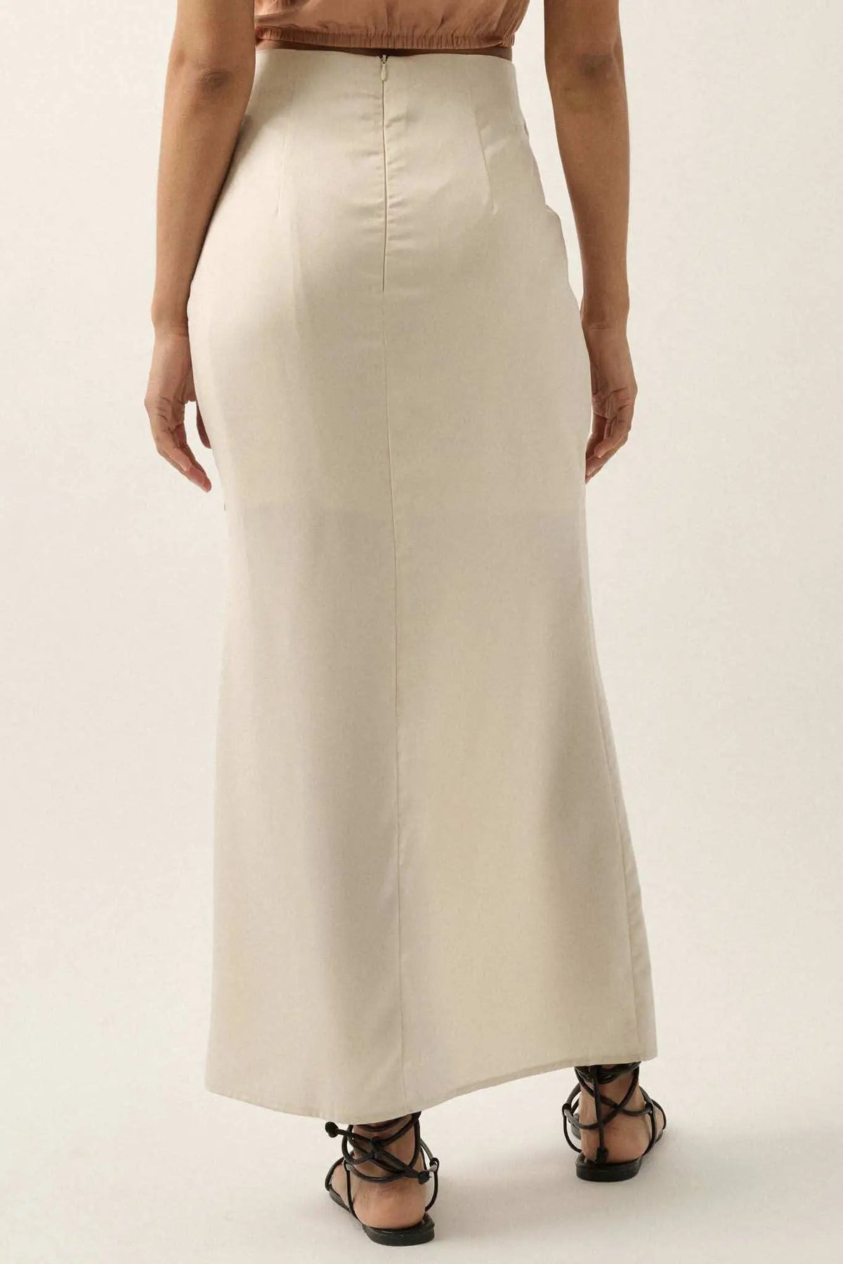 Curve Matte Satin Buttoned Maxi Skirt Flowering Girl