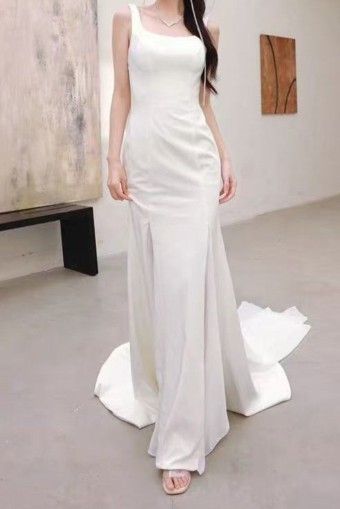 White Sleeveless Square Neck Mermaid Wedding Dress With Train Flowering Girl