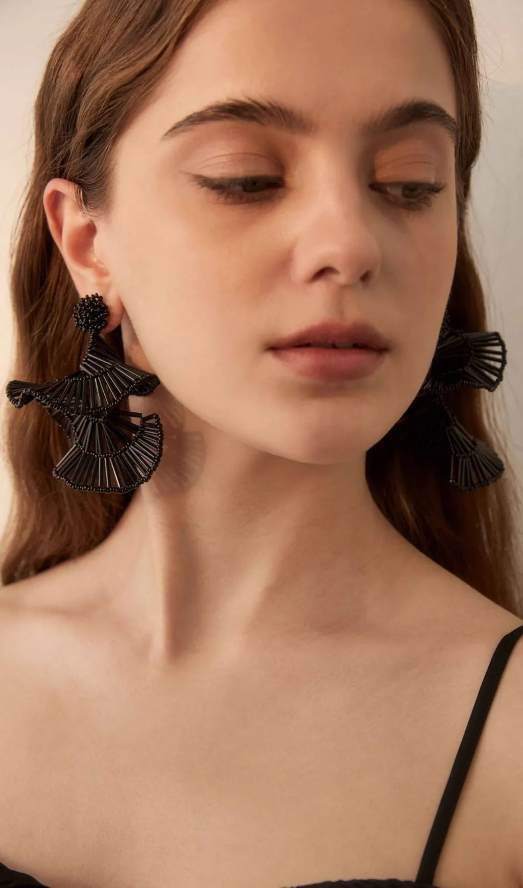 Leighna Black Fan-Shaped Earrings Flowering Girl