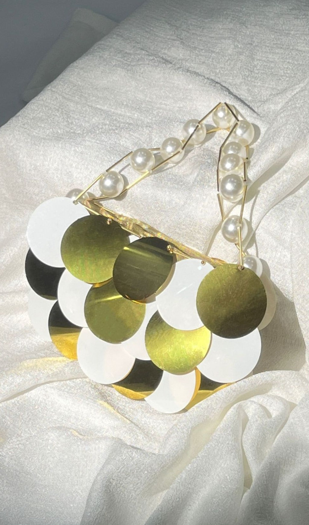 Circle Embellished Pearl Chain Clutch Flowering Girl
