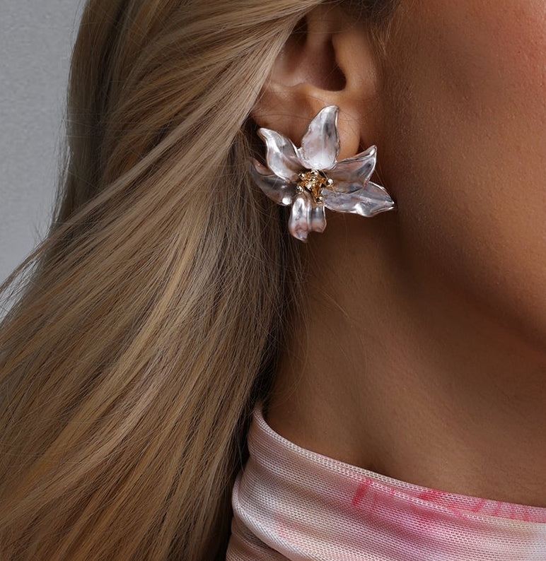 Metallic Wavy Petal Flower Stud Earrings Flowering Girl