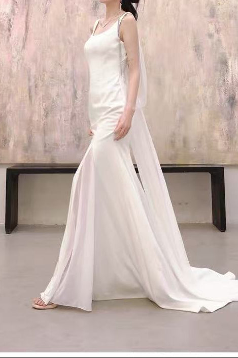 White Sleeveless Square Neck Mermaid Wedding Dress With Train Flowering Girl