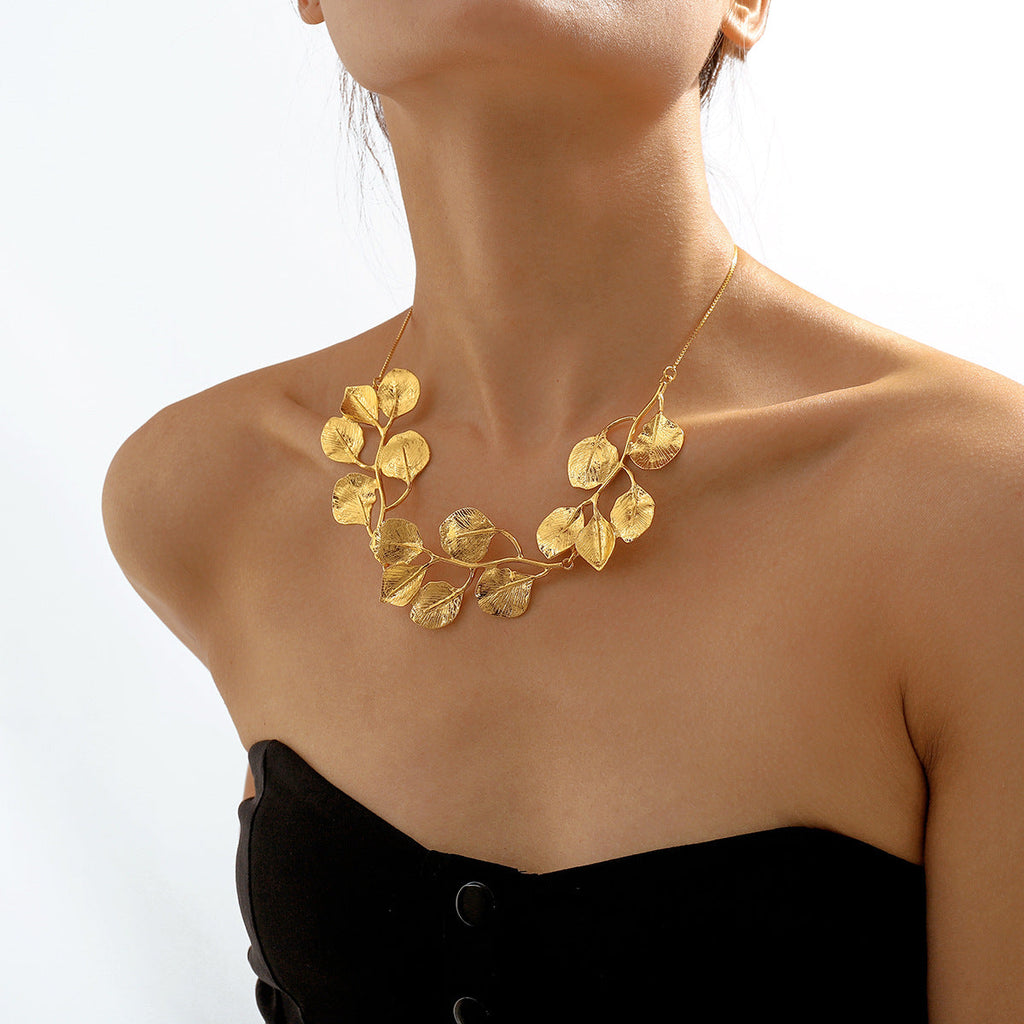 Exaggerated Leaf Choker Flowering Girl