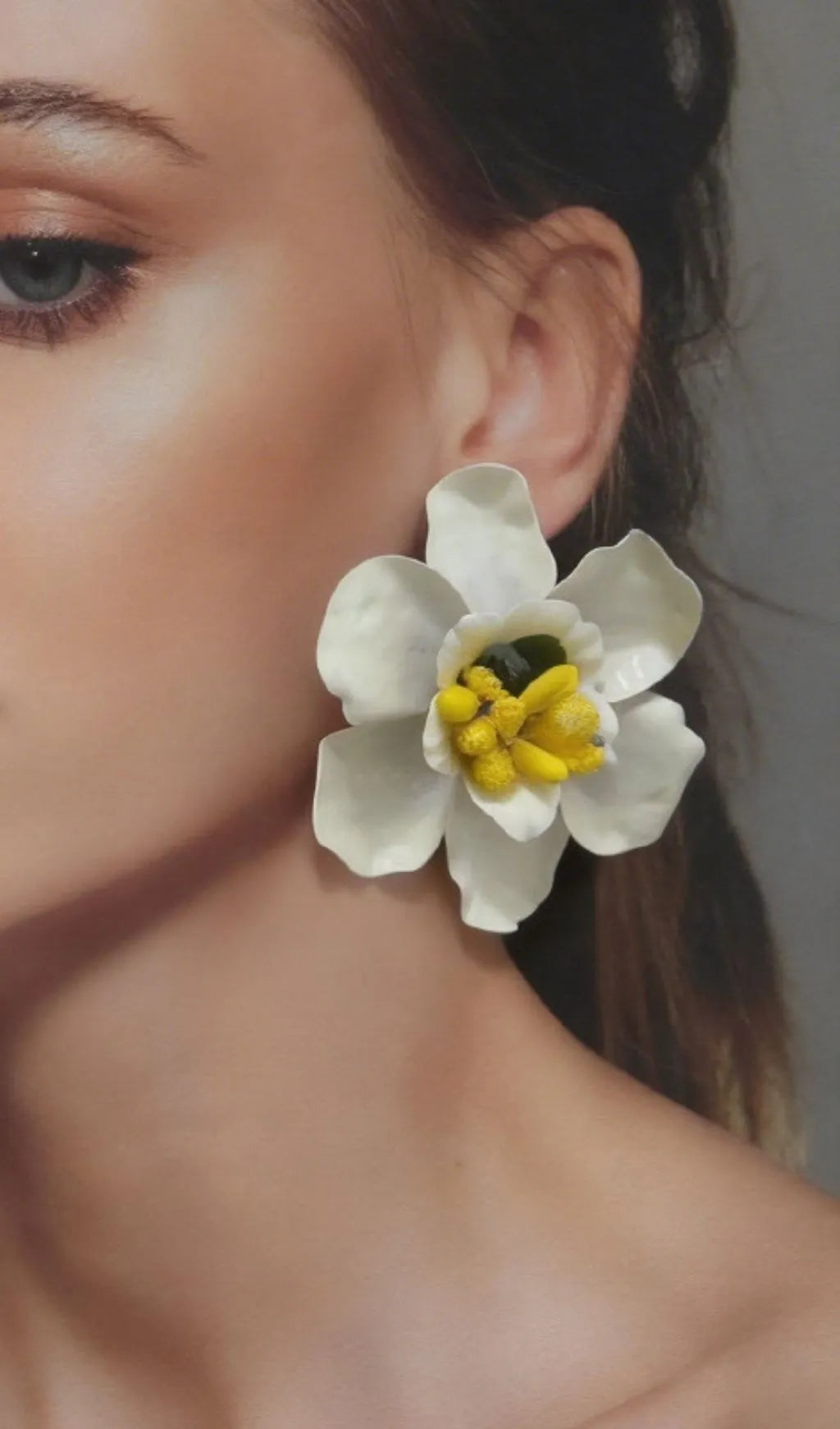 Katey Flower Earrings Flowering Girl