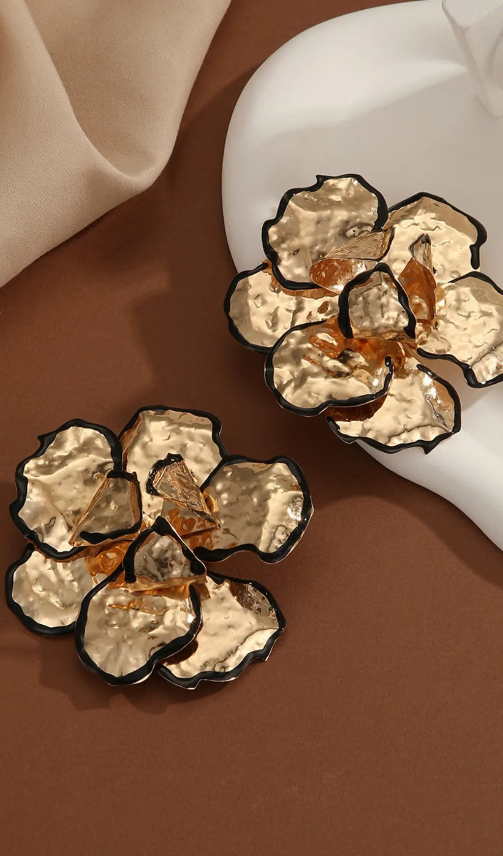 Cynara Gold Black Flower Earrings Flowering Girl
