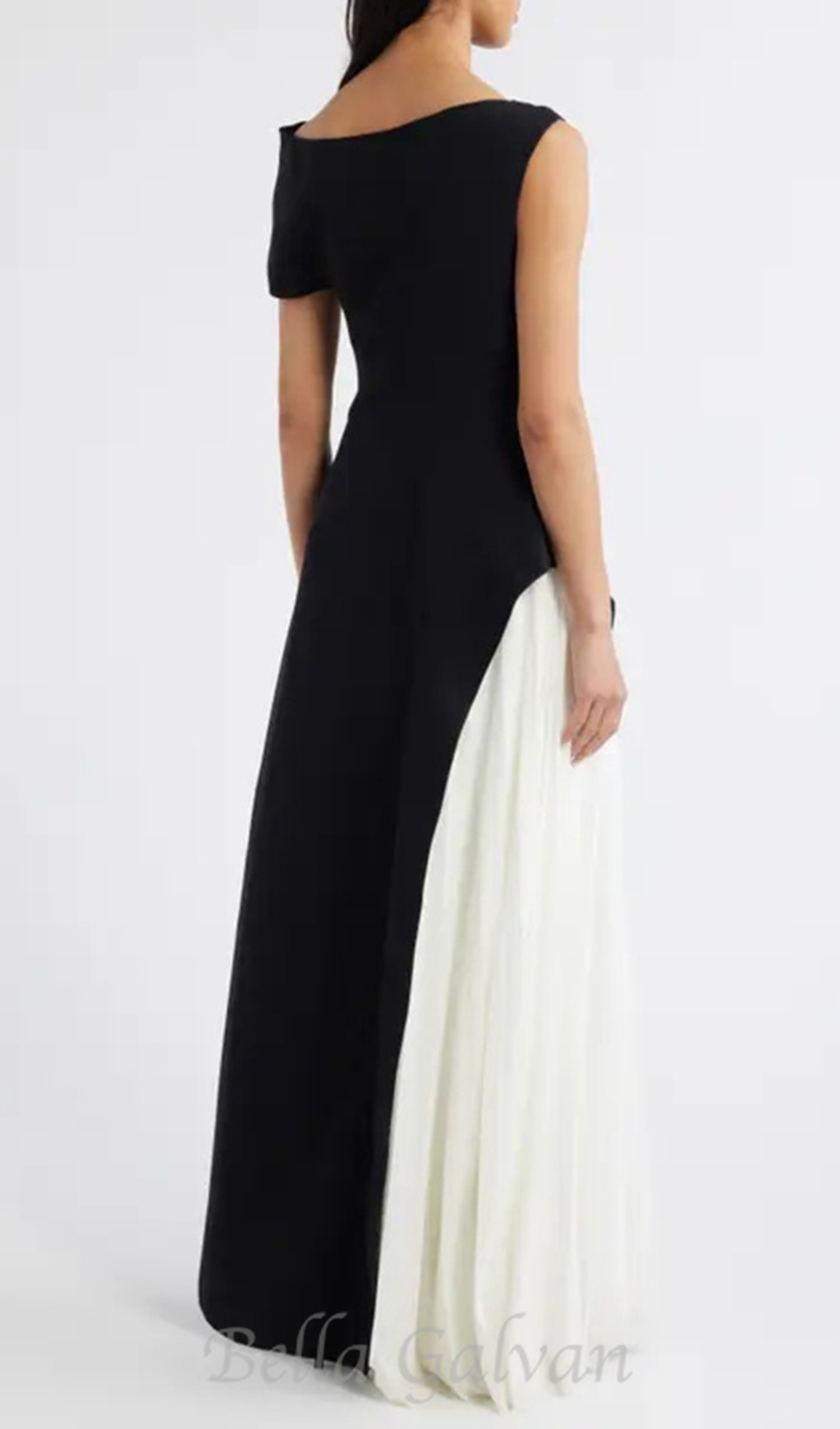 yvette one-shoulder pleated maxi dress in black Flowering Girl