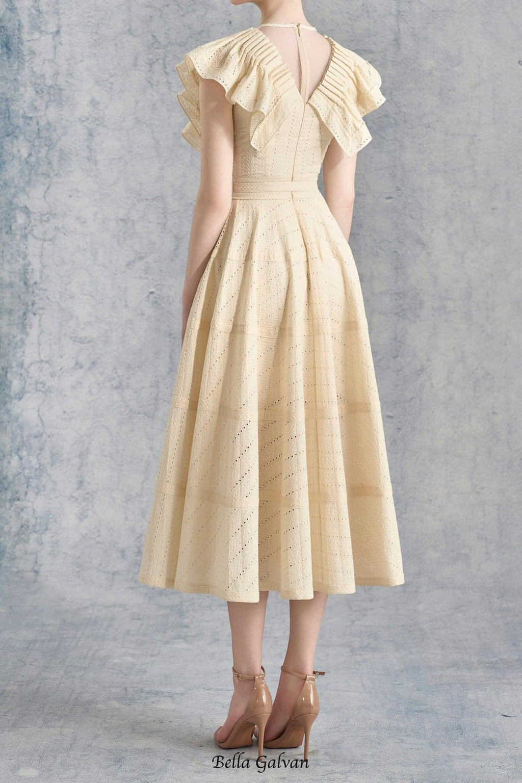sally Ruffled V-neck midi Dress in apricot Flowering Girl