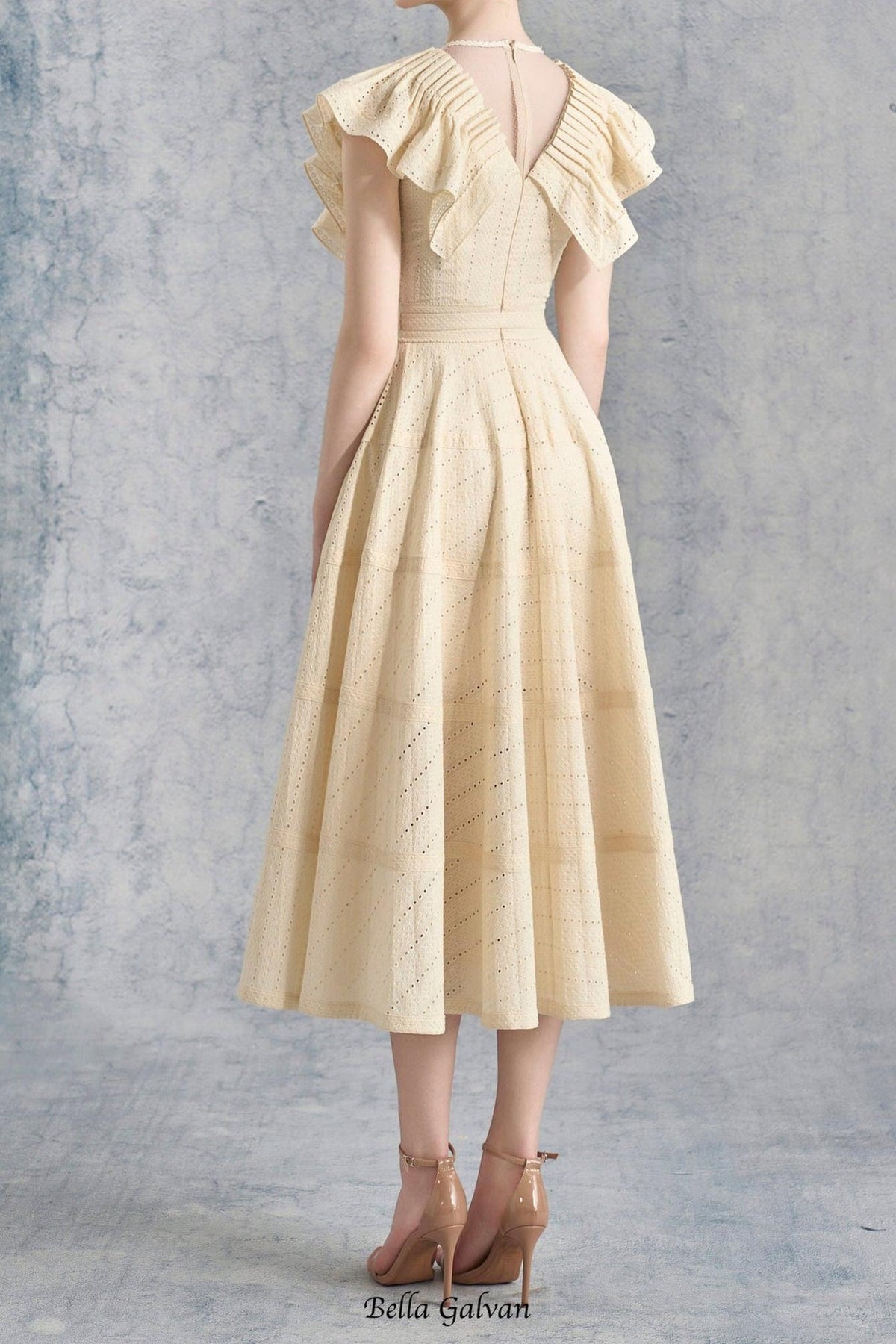sally Ruffled V-neck midi Dress in apricot Flowering Girl