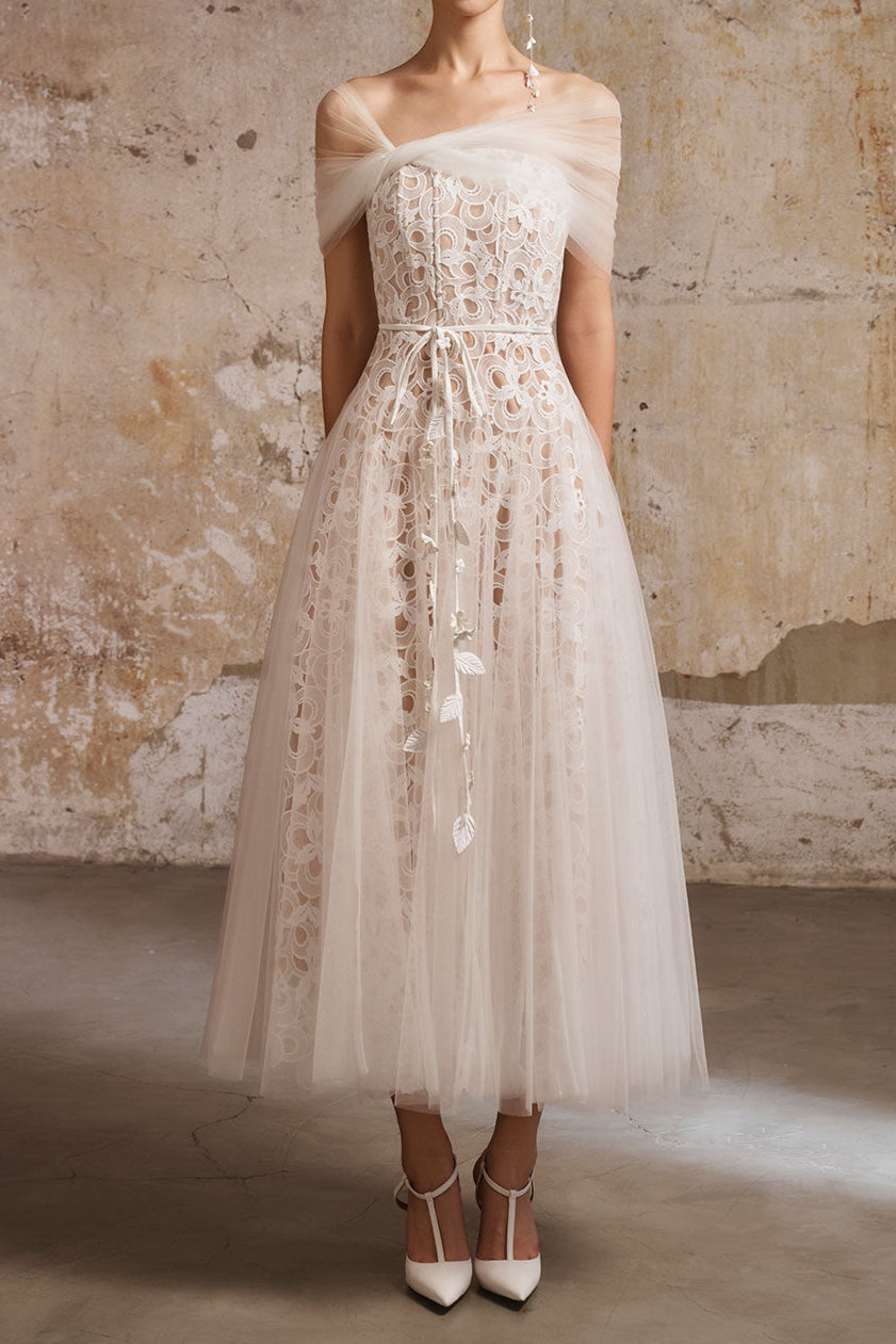 Miua Gored Gathered Lace Midi Dress In White Flowering Girl