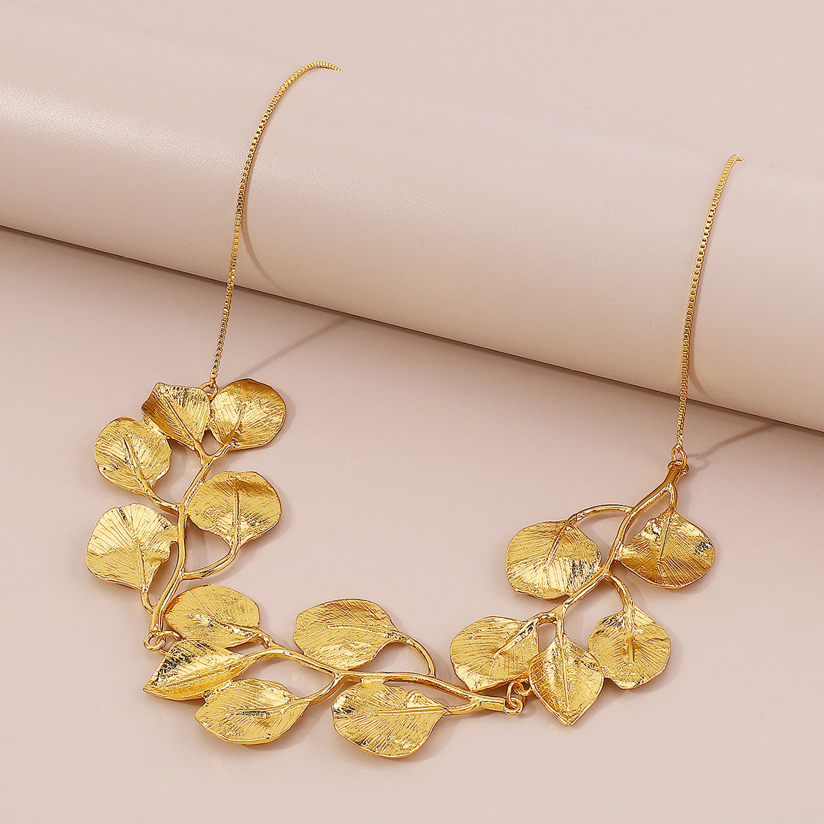 Exaggerated Leaf Choker Flowering Girl