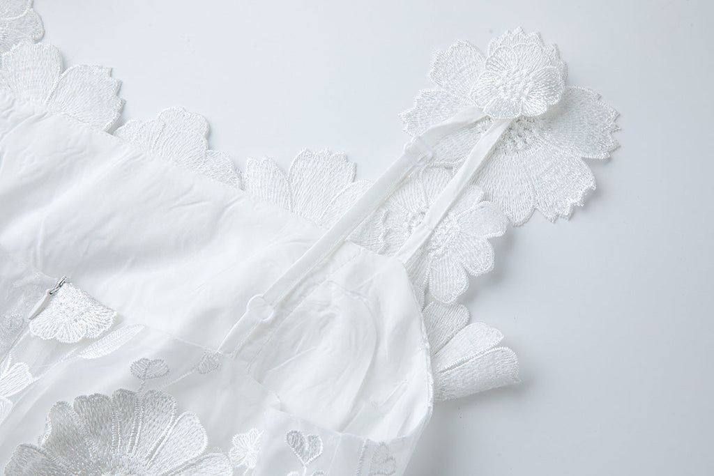 Georgia 3d Floral Lace Mini Dress In White Flowering Girl