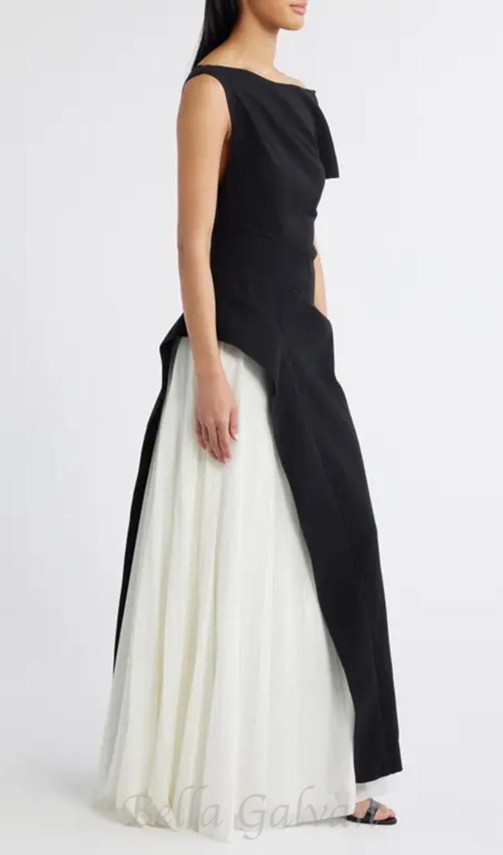 yvette one-shoulder pleated maxi dress in black Flowering Girl