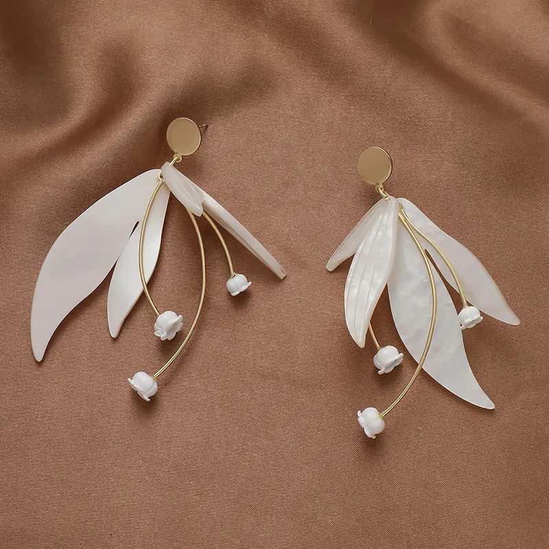 Corazon White Flower Earrings Flowering Girl