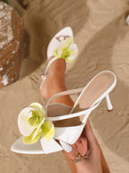 Hécate White Flower Sandals Flowering Girl
