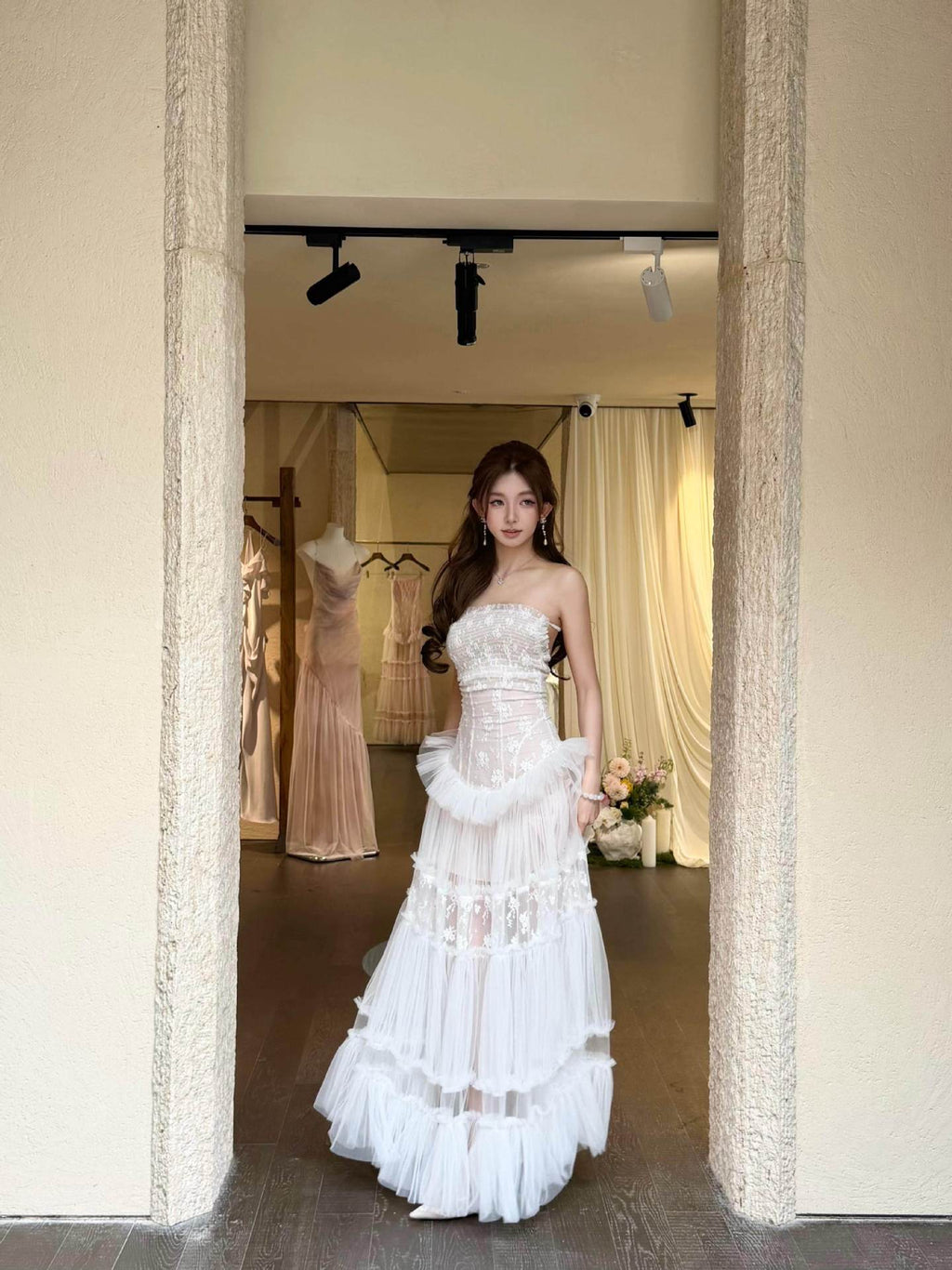 Hermosa Lace Splicing Layer Maxi Dress In White Flowering Girl