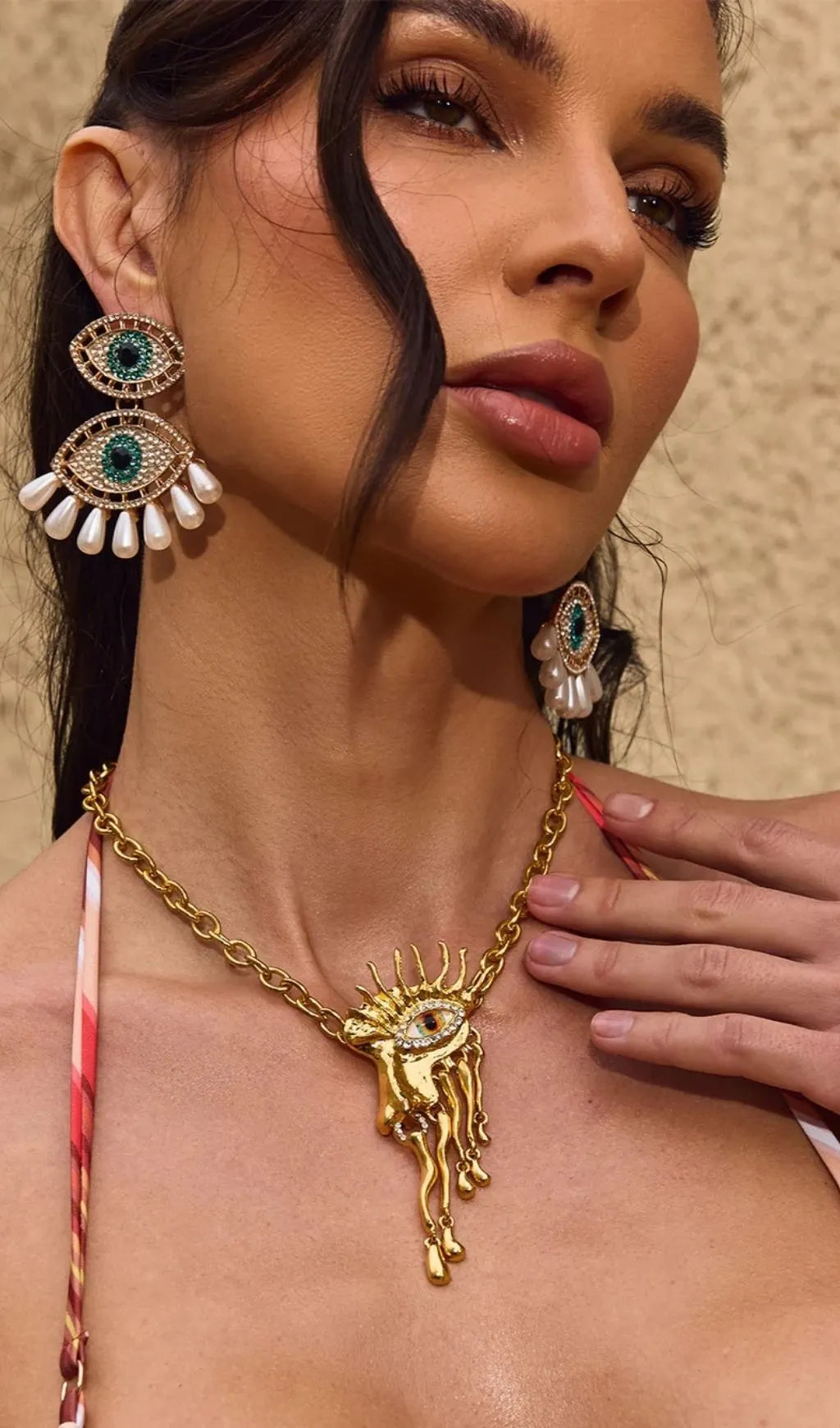 Chika Eye Rhinestone Necklace Flowering Girl