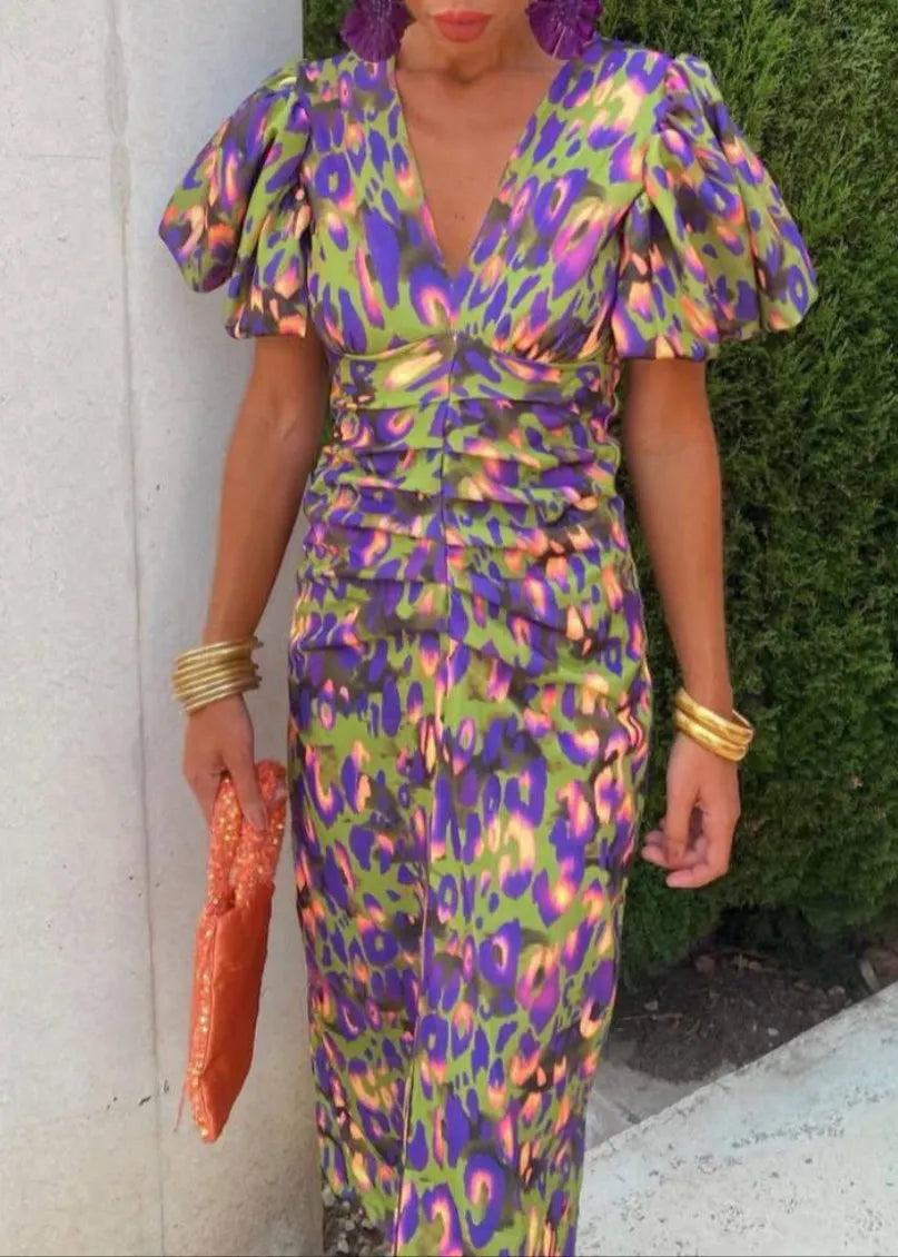 Stylish and Vibrant Dress Flowering Girl