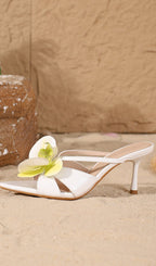 Hécate White Flower Sandals Flowering Girl