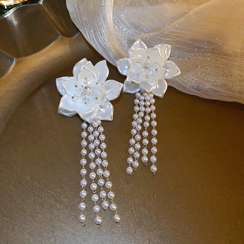 Fernanda White Flower Earrings Flowering Girl