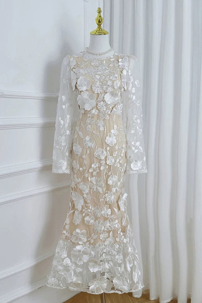 Shannon 3D Floral Midi Dress In White Flowering Girl