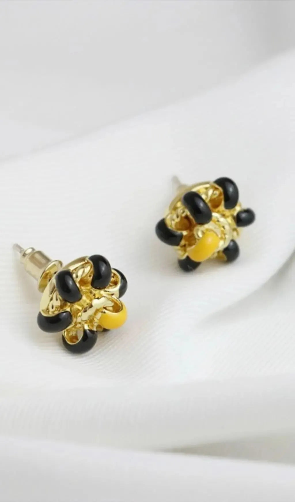 18K Gold Enamel Flower Ear Studs - Black Flowering Girl