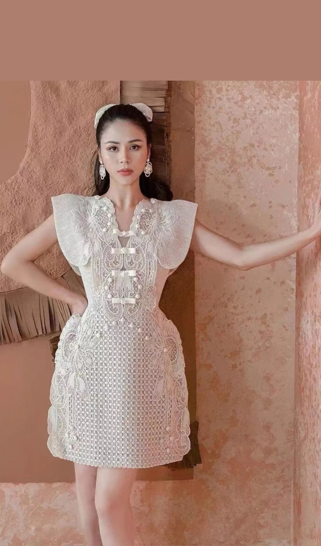 Lace Waist-Tightening Midi Dress In White Flowering Girl
